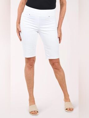 Ruby Rd. White Knee-Length Bermuda Shorts Women